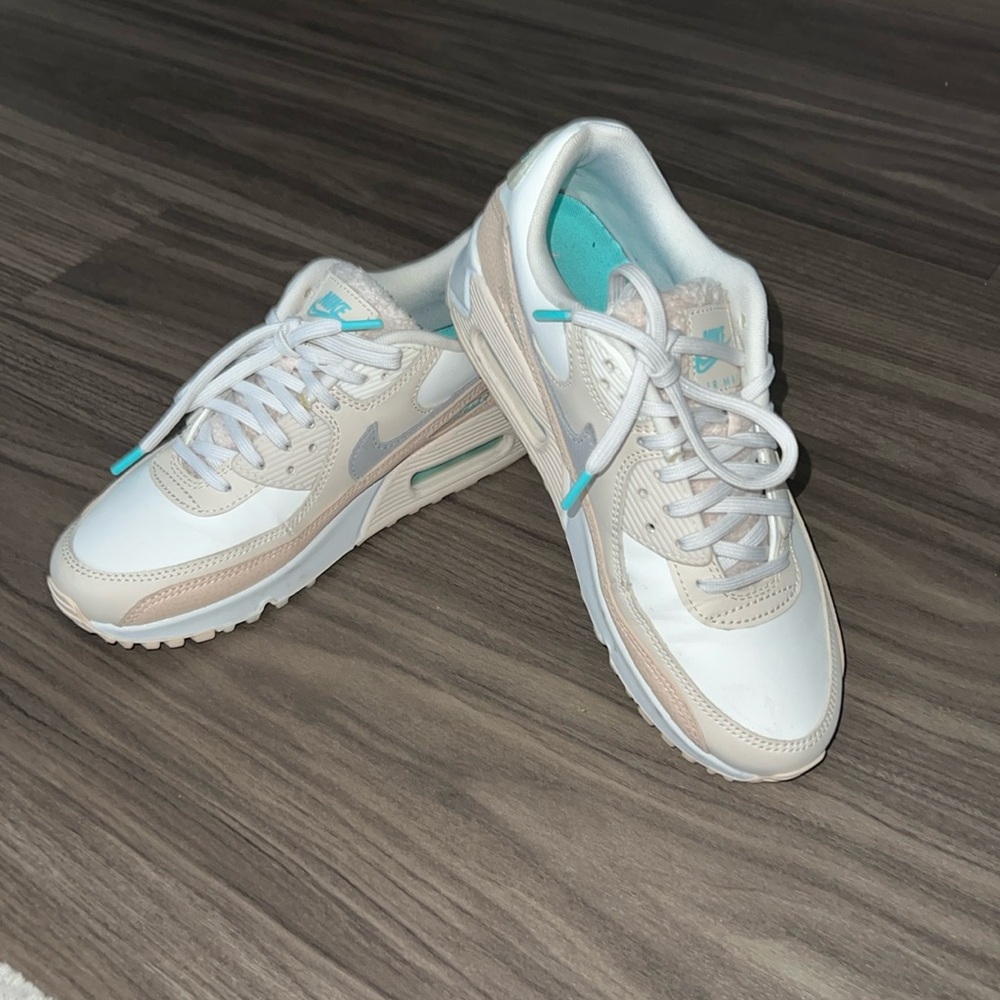 Nike Women's Air Max 90 Shoes